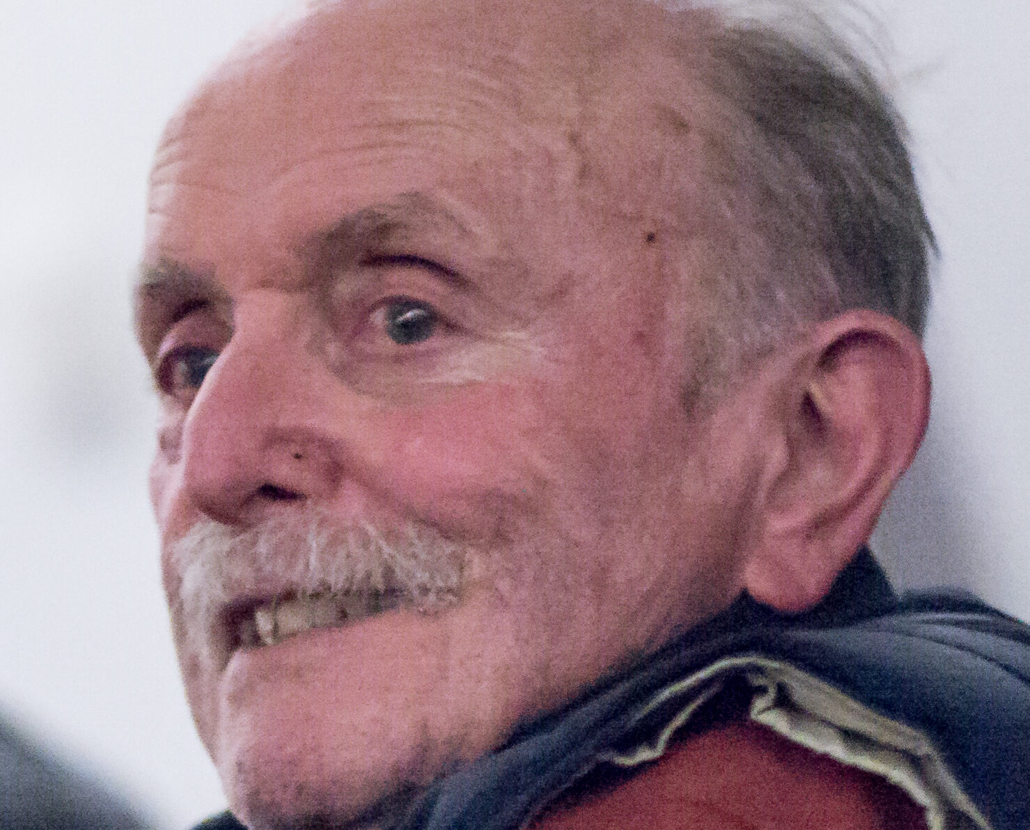 Alvin Lucier《Music on a Long Thin Wire》